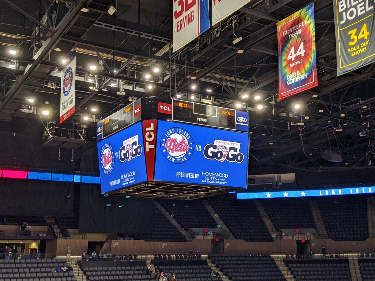 justin_paley's tweet photo. At Nassau Coliseum with @BrianBohl for @nbagleague action. @CapitalCityGoGo at @LongIslandNets    
#longislandnets #linets #nets #gleague #probasketball #basketball #longisland #nassaucoliseum https://t.co/PGPiQQtTb0