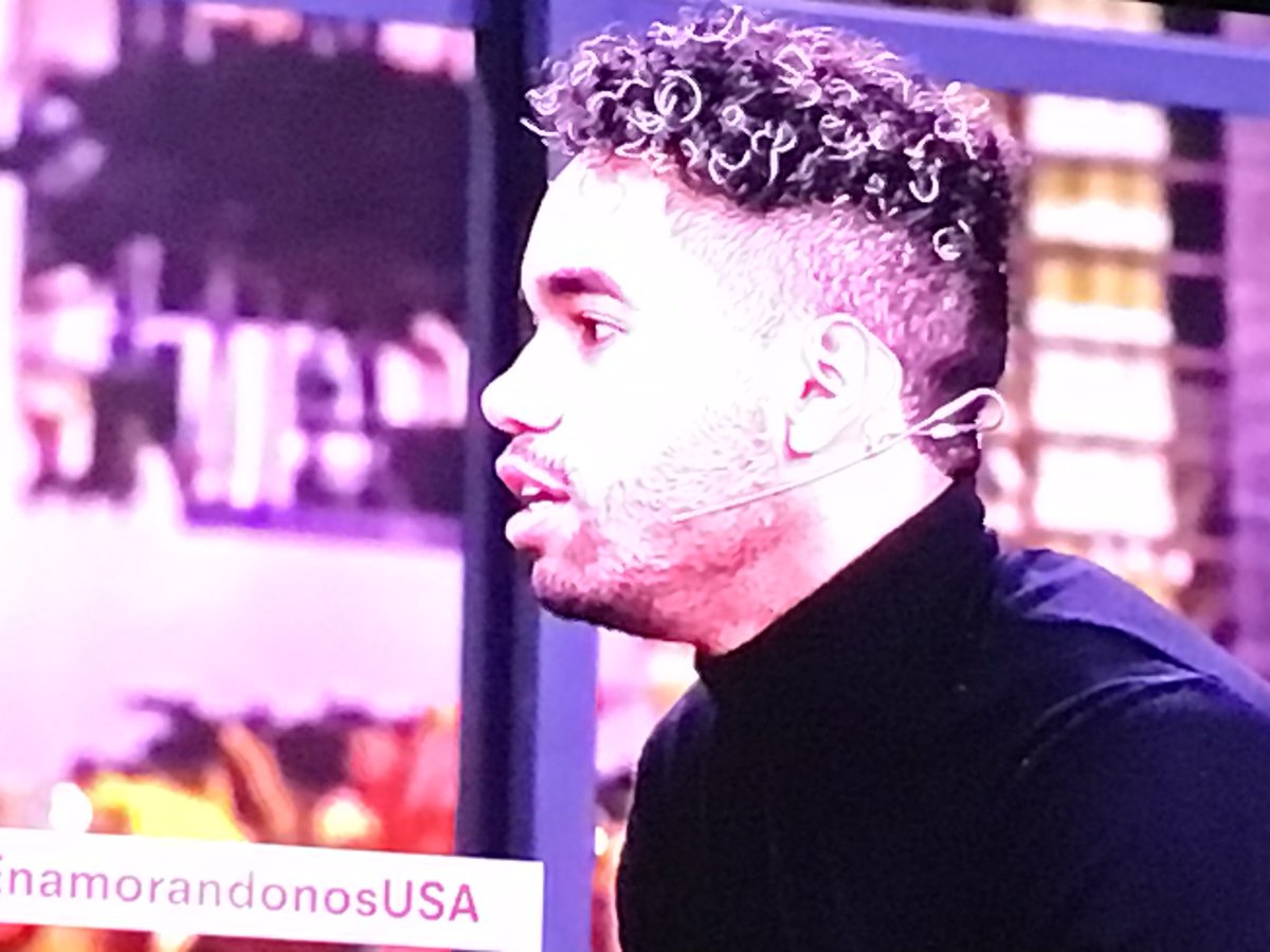HeyaDani's tweet photo. CAMERON BOYCE TWIN?!? I JUST REALIZED THIS.. CHECK THIS OUT- #cameronboyce #what #omg #twin #ohlord https://t.co/mmPIiacUpk