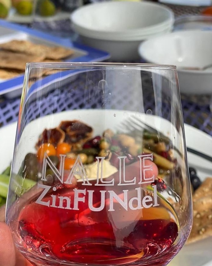 We think it’s time for some #rosè! Made from our Estate Old Vine #ZinFUNdel. #happysunday #prettyinpinkZ