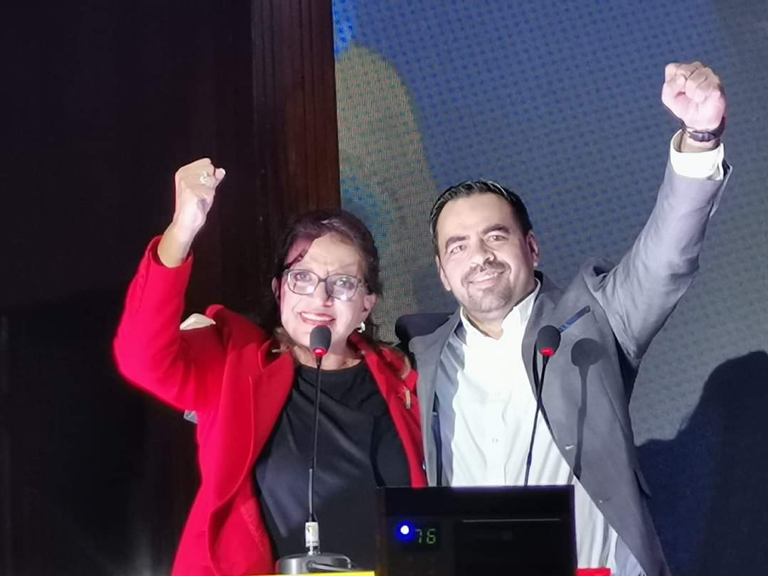 HondurasEspacio's tweet photo. "Mis lágrimas son de felicidad... No tengo deuda con mí país... Hoy comienza un proceso de transfromación, le garantizo al pueblo hondureño que no hay mejores manos para entregar esta econmienda sagrada que las de @XiomaraCastroZ" @MiltonBeniteztv https://t.co/MK9xmcumcz