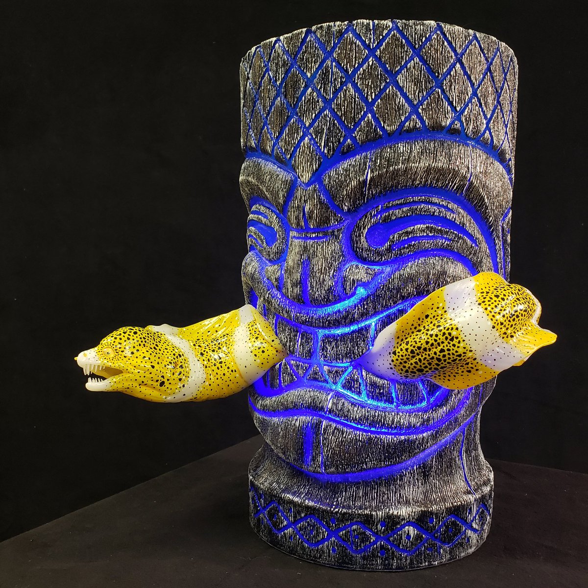 h2oeverson's tweet photo. 'Mana Tiki Eel Bite' nearly finished!🤙🏻
Coming soon to Holle Fine Art Gallery!
#alohafriday 🌊🌴 https://t.co/EIHVzd8jtn