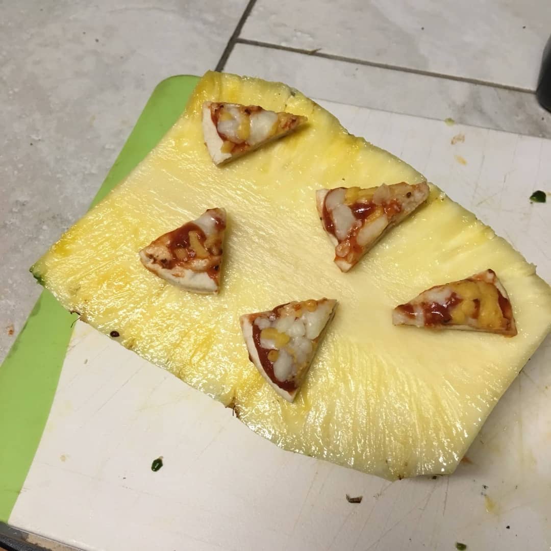 louies_leech's tweet image. #AskAndroid
Pizza on pineapple