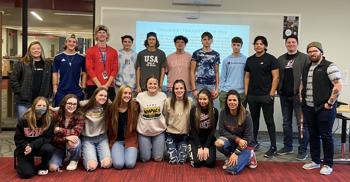 ReadSomeMoore's tweet photo. Each week our @braswell_iamsecond group has grown! I’m so proud of our student leaders that ran things today. We are starting a series in Ruth! 

Join us next week at 8am in the Hub Collab Lab

Thank you @5kADUB (your momma got the 🍩 today) 🥰

#bethechange https://t.co/CxpwNbicOU