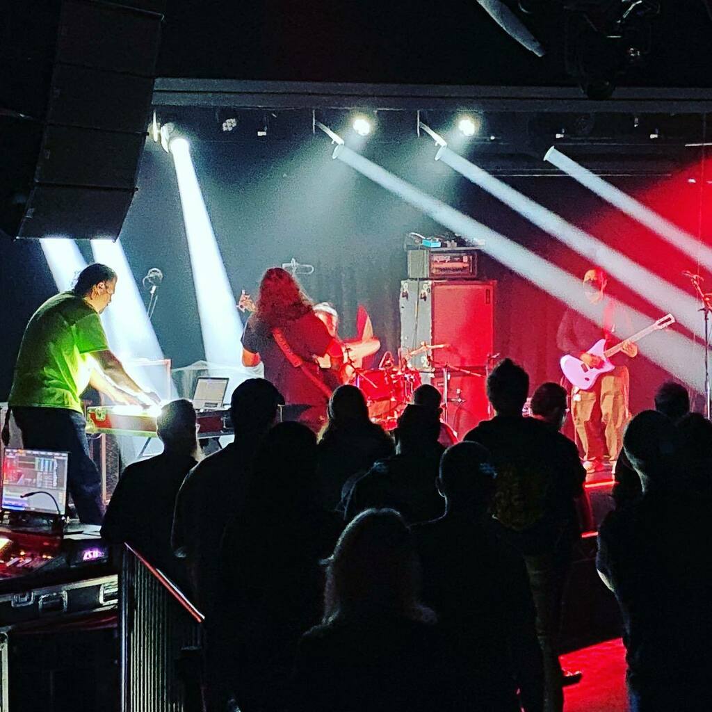 MarcUrselli's tweet photo. Philadelphia-based Nepalese extreme techno grind core #immigrindcore quartet #Chepang @chepangimmigrindcorecorpsinc are ripping it at #LPR @lprnyc tonight https://t.co/vEBNpwZmwo https://t.co/N7Fa8NpBJL