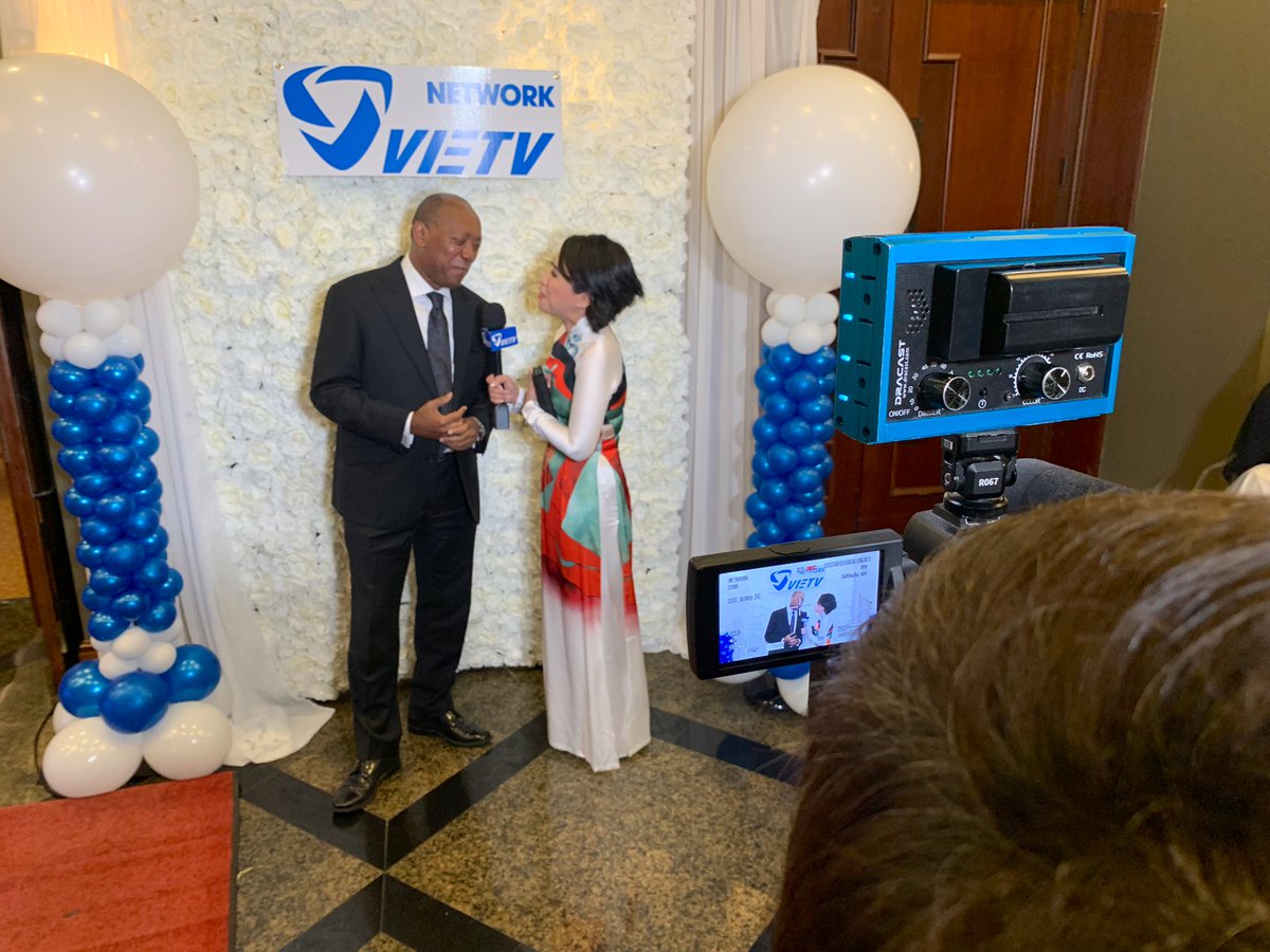 IAmMaryBenton's tweet photo. As the nation’s most diverse and inclusive city, Houston has many voices and #media platforms to keep the community informed. Tonight, Mayor @SylvesterTurner was invited to walk the red carpet and celebrate #VIETV Network’s 10th anniversary! Congratulations 🎉 https://t.co/A4cVUWYCBB
