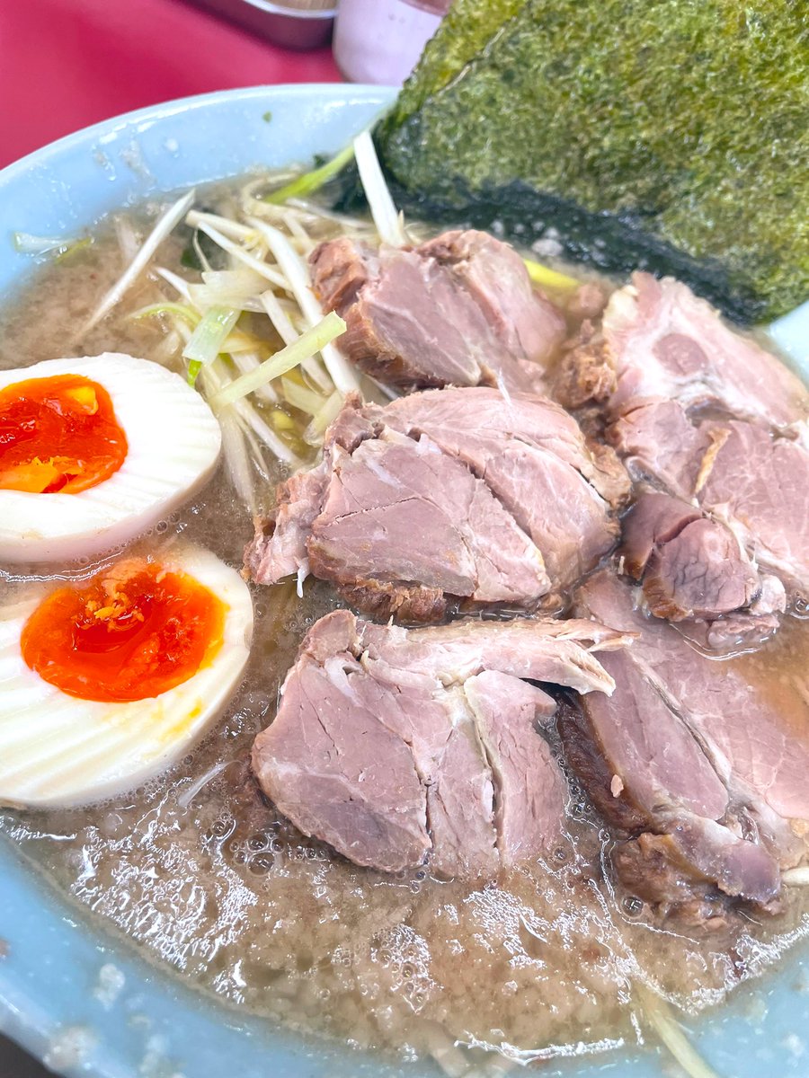 XlgmtAw's tweet photo. ラーメンショップ 牛久結束店
ここのラーメンがどうしても食べたくて訪問したにゃ‼️😋
牛久駅からは歩けないので、駅近で500円で自転車🚴‍♂️レンタル
ネギチャーシューと味玉ポチッと
これぞ昔たべた王道のラーショにゃ‼️
スープもチャーシューも最高にウマイ😊😊😊💕
#牛久
#ラーショ
#ラーメンショップ https://t.co/XL2D3h0tvs