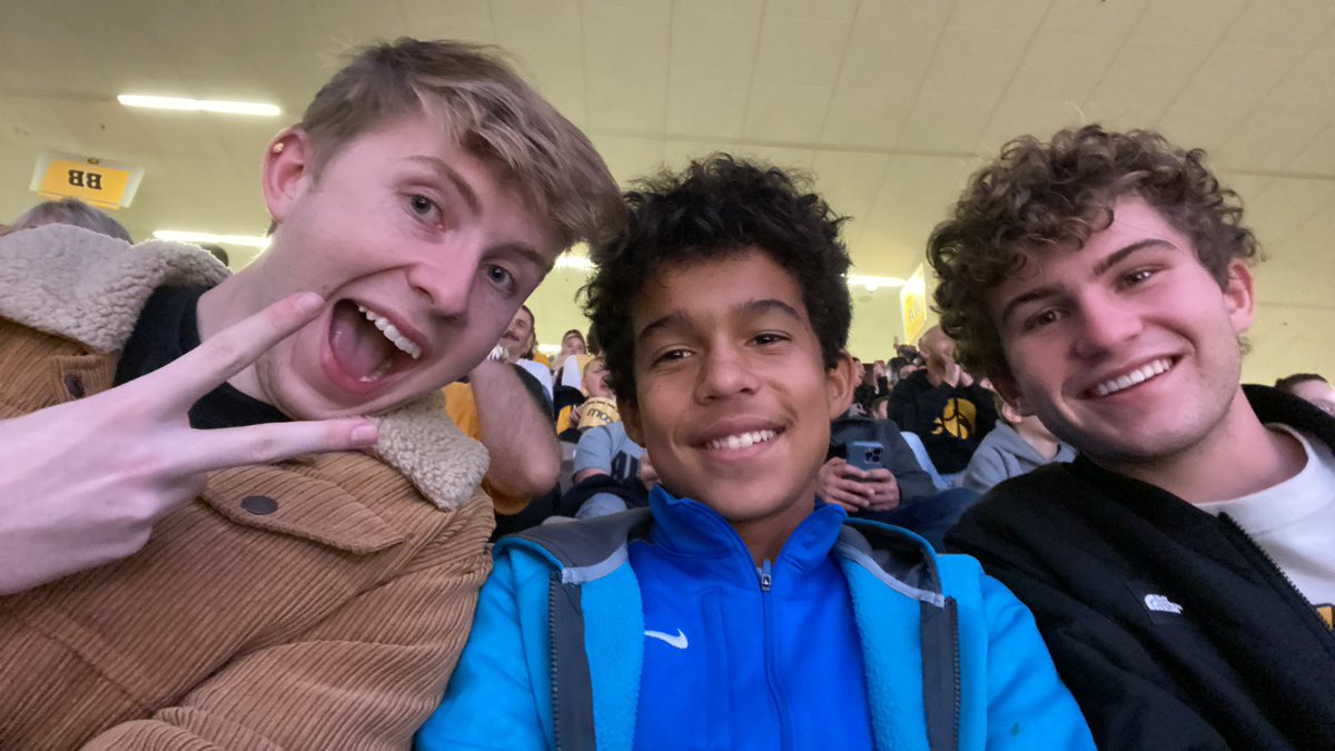 buttpog7's tweet photo. We love basketball!!! #FightForIowa https://t.co/OftS2IyDgw