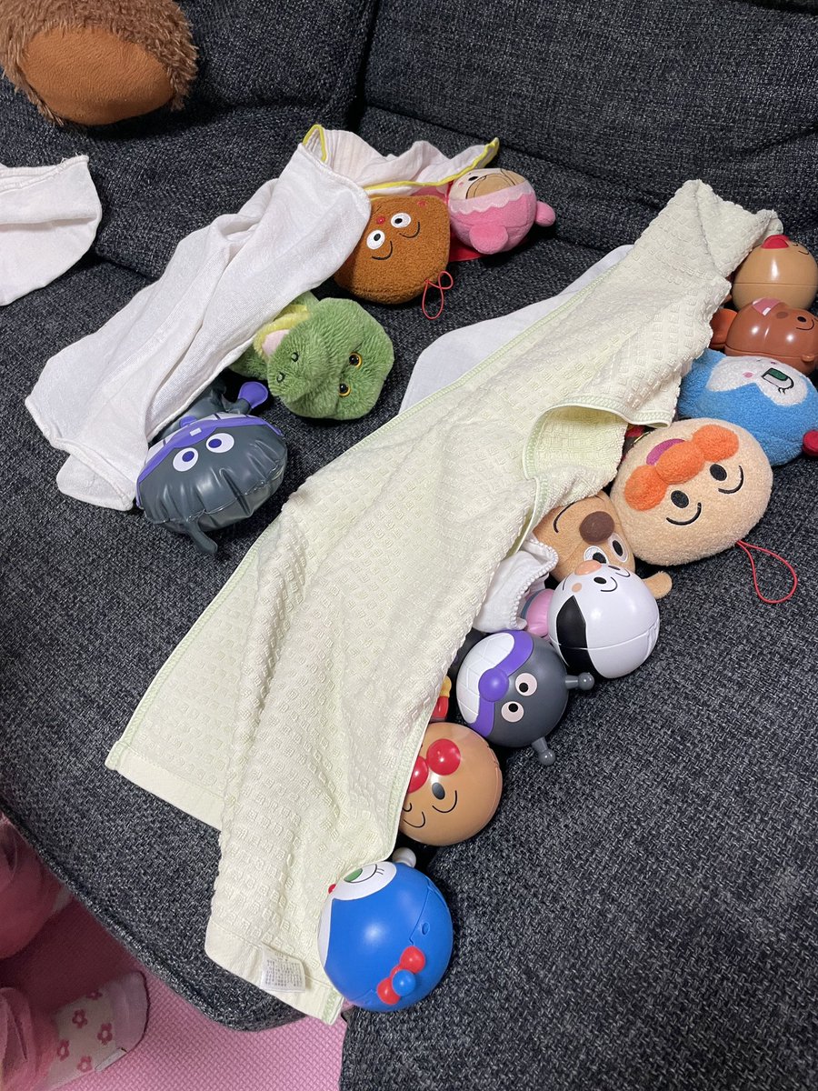 thebeginnerpapa's tweet photo. 引き出しからタオルをごっそり出して、何するのかと思ったら… https://t.co/K6wrVb7bEa