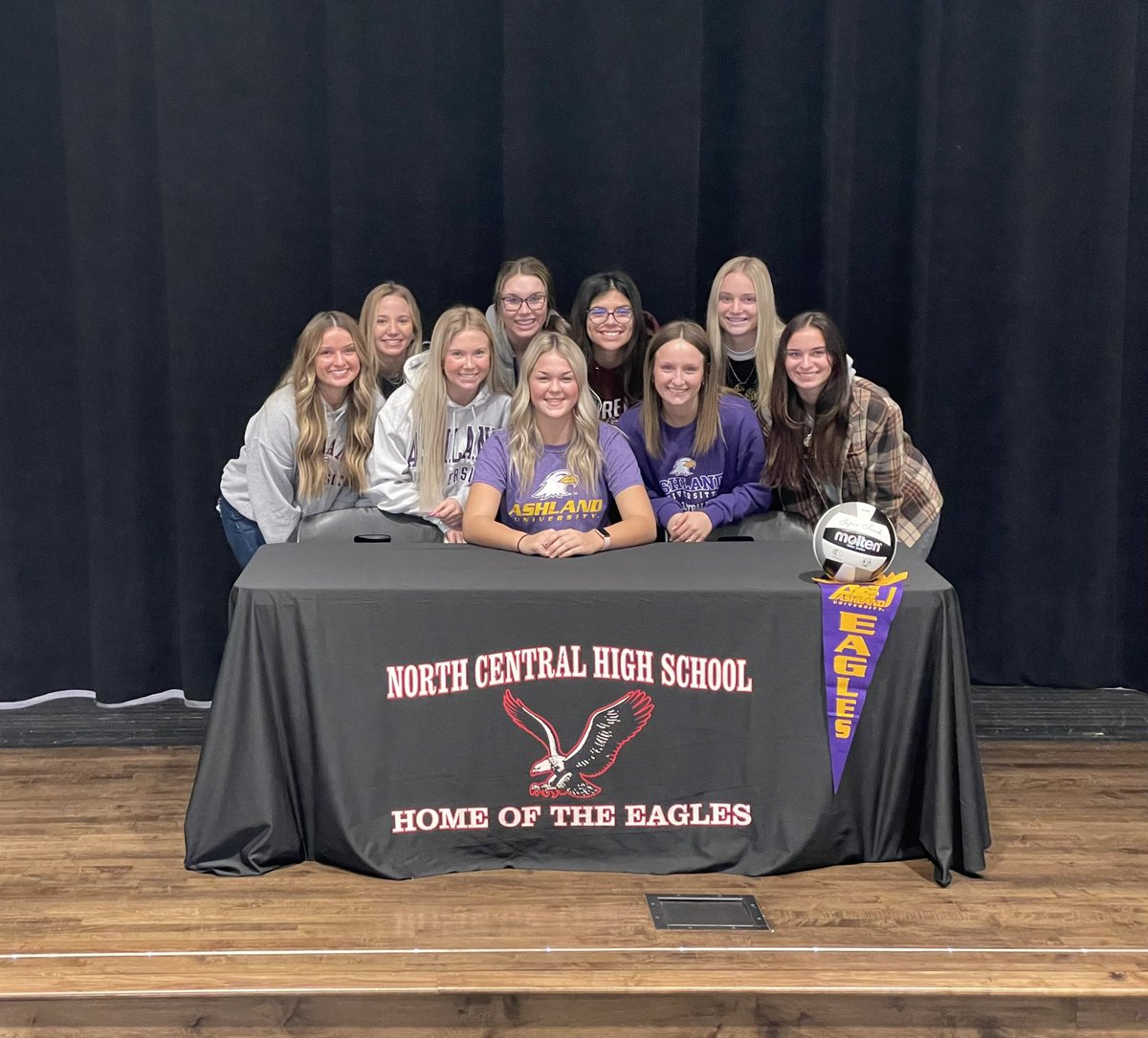 BonneyKendal's tweet photo. it’s offical 💜💛 https://t.co/vBQQkCXSbD