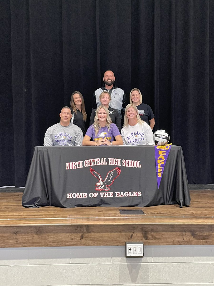 BonneyKendal's tweet photo. it’s offical 💜💛 https://t.co/vBQQkCXSbD