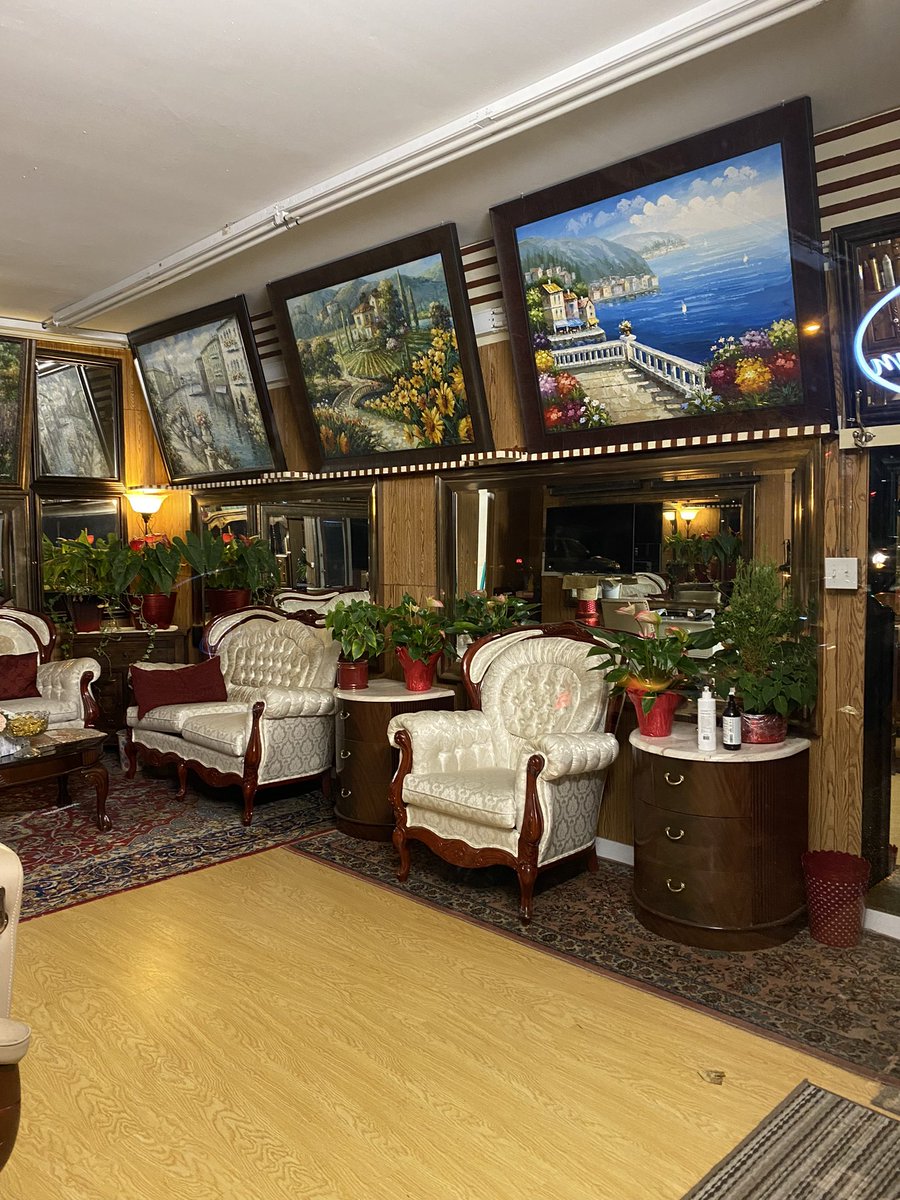 shmendrick's tweet photo. This is where I take my ventriloquist dummy for haircuts. https://t.co/SFIA1aarED
