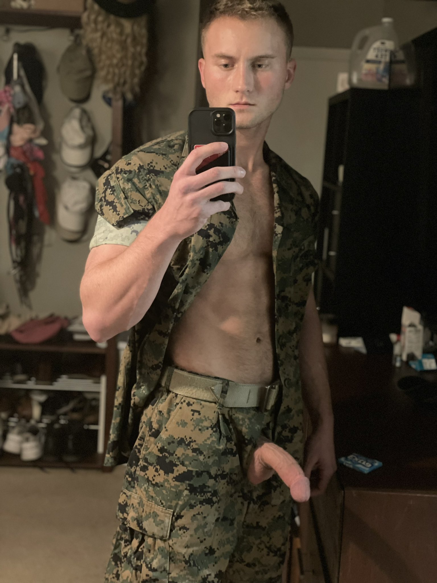 1 pic. get on your fucking knees https://t.co/aLVRdrrIGj