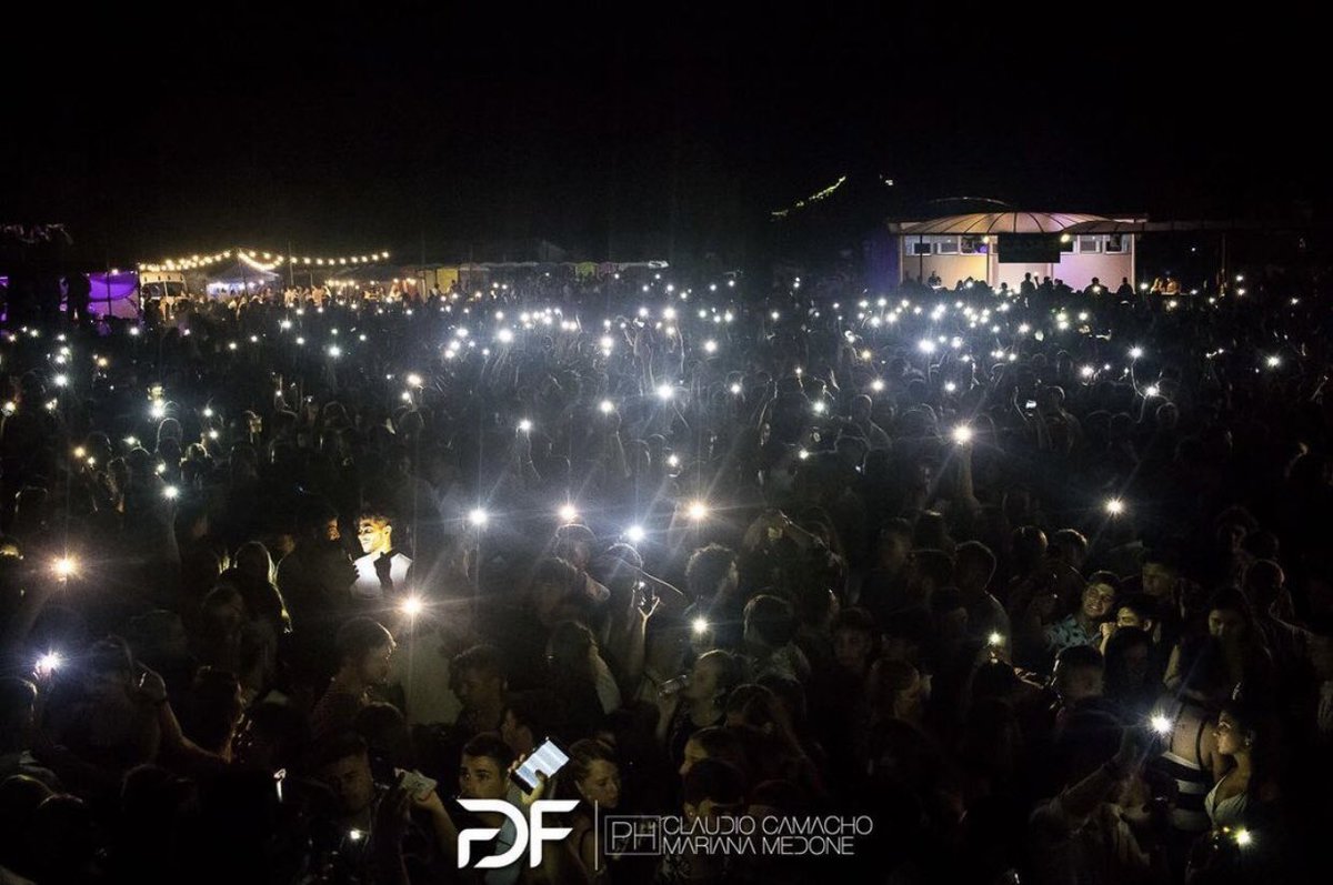 fdfsp's tweet photo. Estamos preparando LA FIESTA DE LAS FIESTAS 🔥

Todavía no sos parte ? Aprovecha los últimos dos días de PREVENTA 2 🎟

Nuestros puntos de ventas y RRPP te están esperando 👋🏻 https://t.co/n2xUWOmbVA
