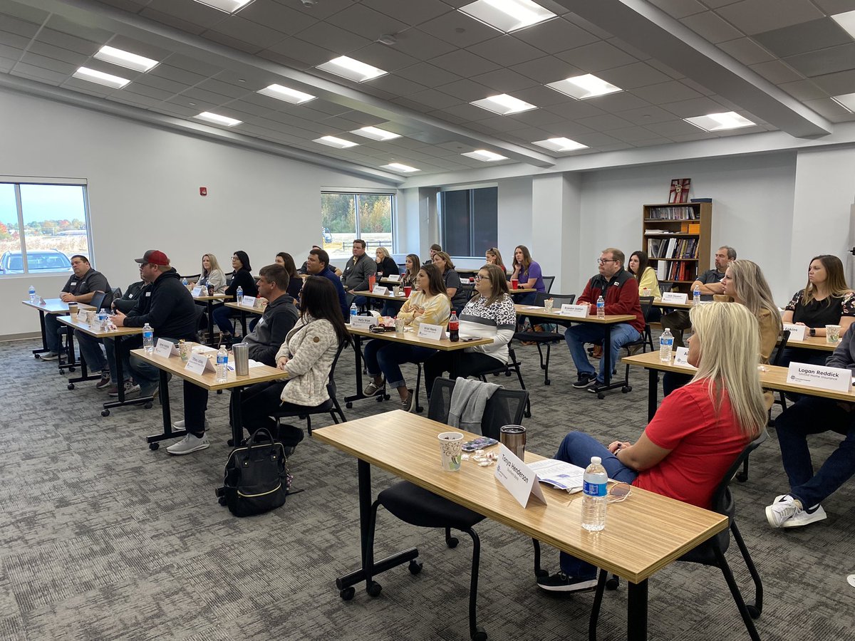 PgouldChamber's tweet photo. Leadership Paragould XXV met today for the “Your Community” session. The class heard from Mayor Agee, Judge McMillon, David Lange of the Paragould Housing Authority, Fire Chief Kyle Jackson, as well as learned about the 911 Center, Public Works and the Paragould Parks &amp; Rec Dep. https://t.co/8bbzfjt7hL