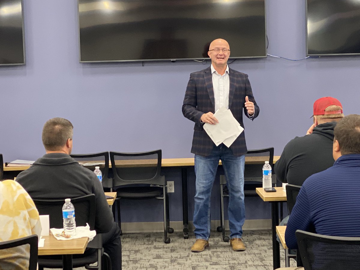 PgouldChamber's tweet photo. Leadership Paragould XXV met today for the “Your Community” session. The class heard from Mayor Agee, Judge McMillon, David Lange of the Paragould Housing Authority, Fire Chief Kyle Jackson, as well as learned about the 911 Center, Public Works and the Paragould Parks &amp; Rec Dep. https://t.co/8bbzfjt7hL