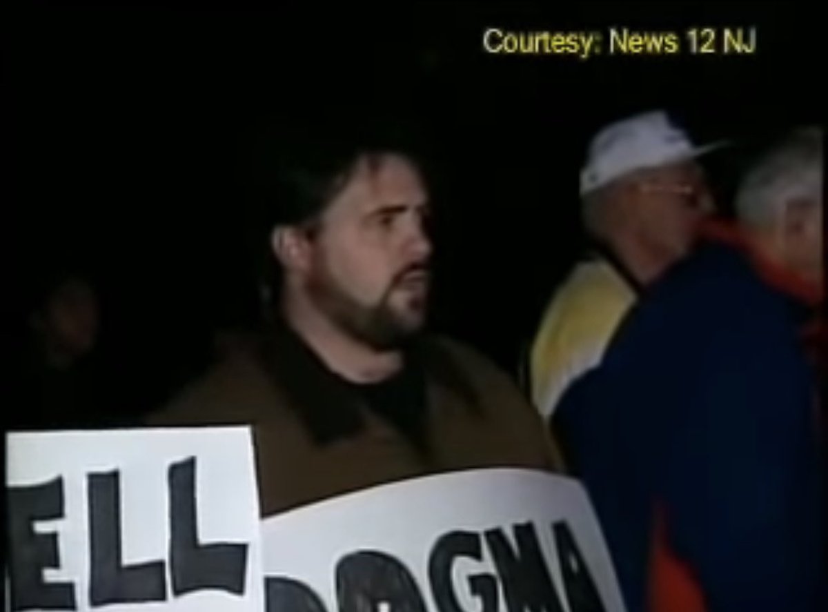 ThatKevinSmith's tweet photo. 22 years ago tonight, I was protesting my own movie undercover...
https://t.co/RuDY0G1wSv https://t.co/zguavpvZcx