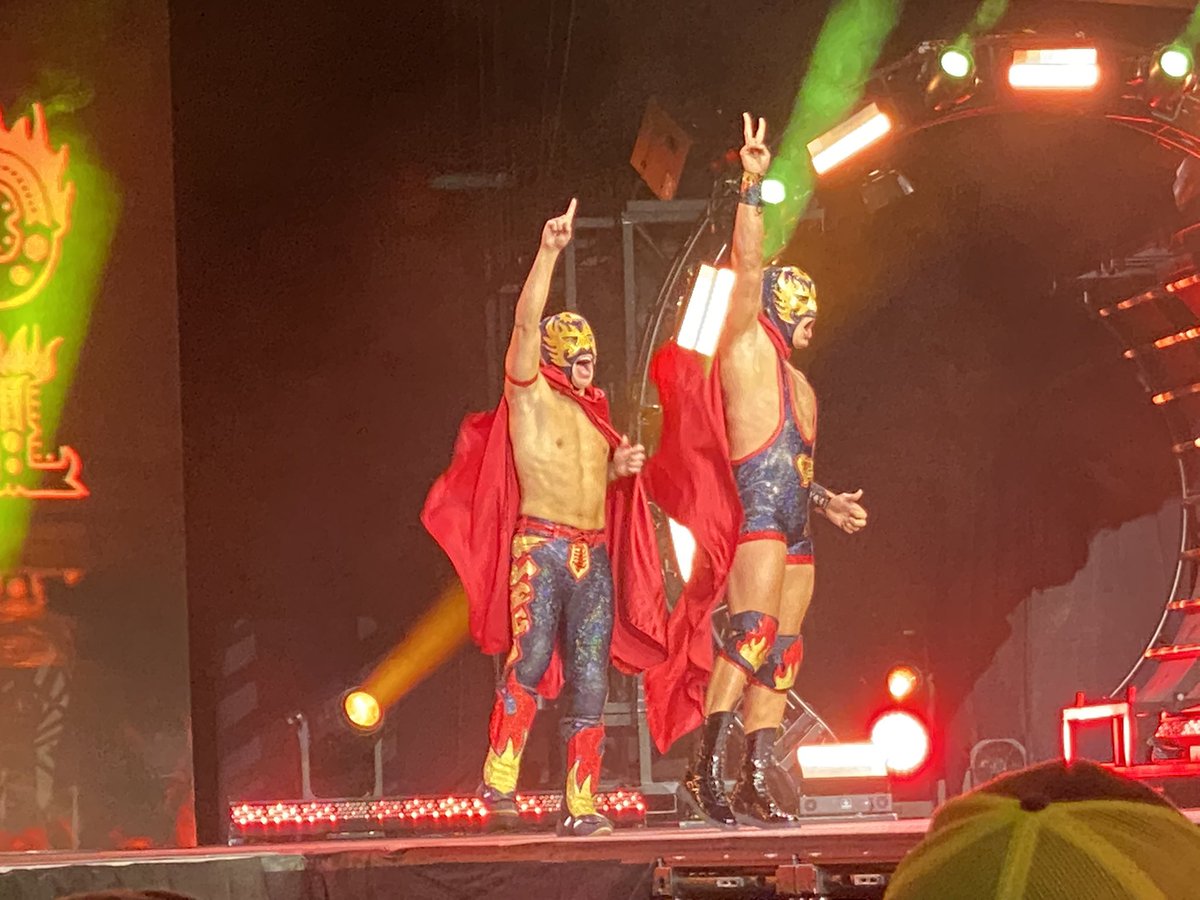CastagnaTiffany's tweet photo. I JUST WITNESSED FUEGO 2 IN PERSON FOR THE FIRST TIME EVER AND IT WAS GLORIOUS!!!!!!! #TooFastTooFuego #Fuego2 #AEW #AEWDark 

I don’t know what it is about him, but he’s AMAZING!!!!!!!!! https://t.co/vKcuAGwEn5