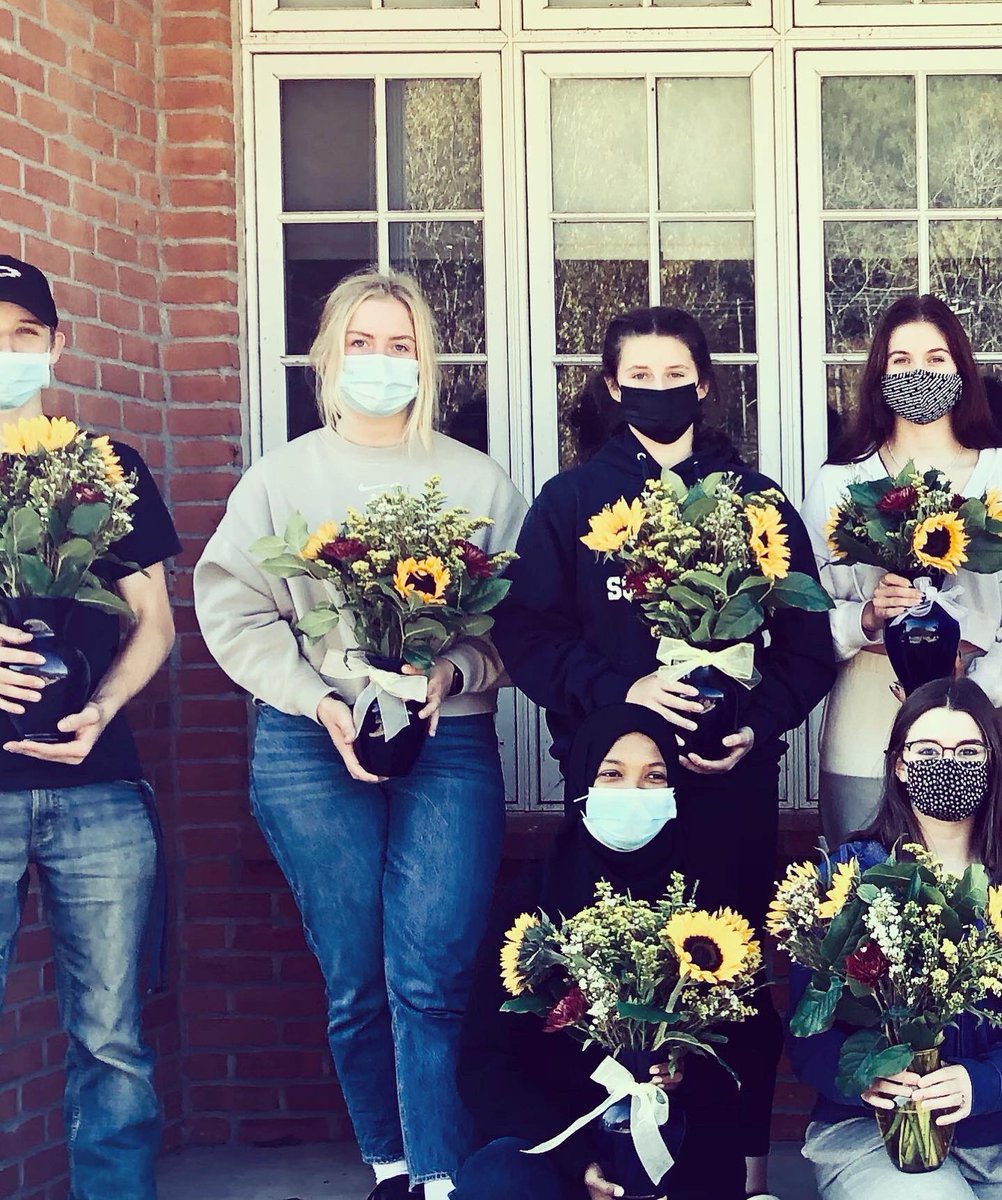 valley_ed's tweet photo. Sunflower arrangements made in Floral Design 1 🌻 https://t.co/JrtNq8D6f8