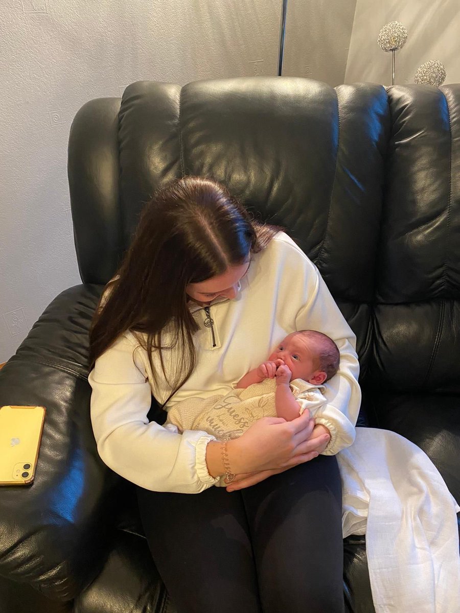 zoepalmer01's tweet photo. Happy 21st birthday💗 hope u had the best day and enjoy the celebrations🥳love me and mason🤍xx we need new pics🤣  @emmathoirsx https://t.co/u877h5CDZt