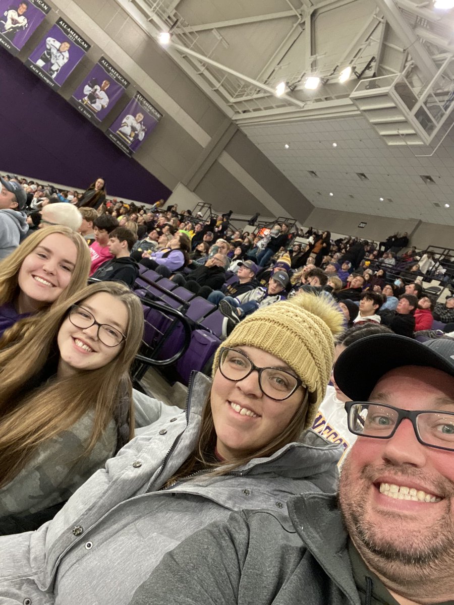 Benmaketweet's tweet photo. Go Mavs section 103 row G seats 1-4 #grinnellmavericks https://t.co/NQy93ZPwly
