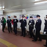 大洗駅員総出で？「ガルパン」のパネルのモノマネをする!