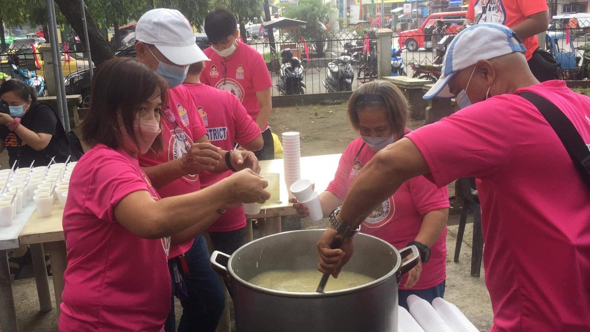 inquirerdotnet's tweet photo. ‘BIKE AND LUGAWAN FOR LENI’

LOOK: Supporters of presidential aspirant Leni Robredo joined the ‘Bike and Lugawan for Leni’ activity in Iloilo City on Saturday, November 13. | 📷Mayor Jerry Treñas/Facebook https://t.co/9hJ1zvqlZQ