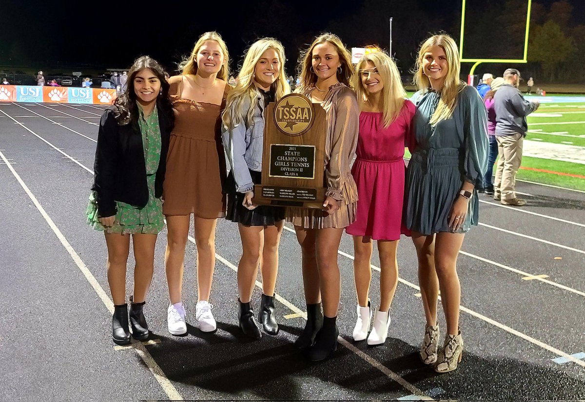 usjupperschool's tweet photo. Congrats to our State Champion Girls Tennis Team!! #ringsszn 💍 🎾 https://t.co/ULjWskfuVq