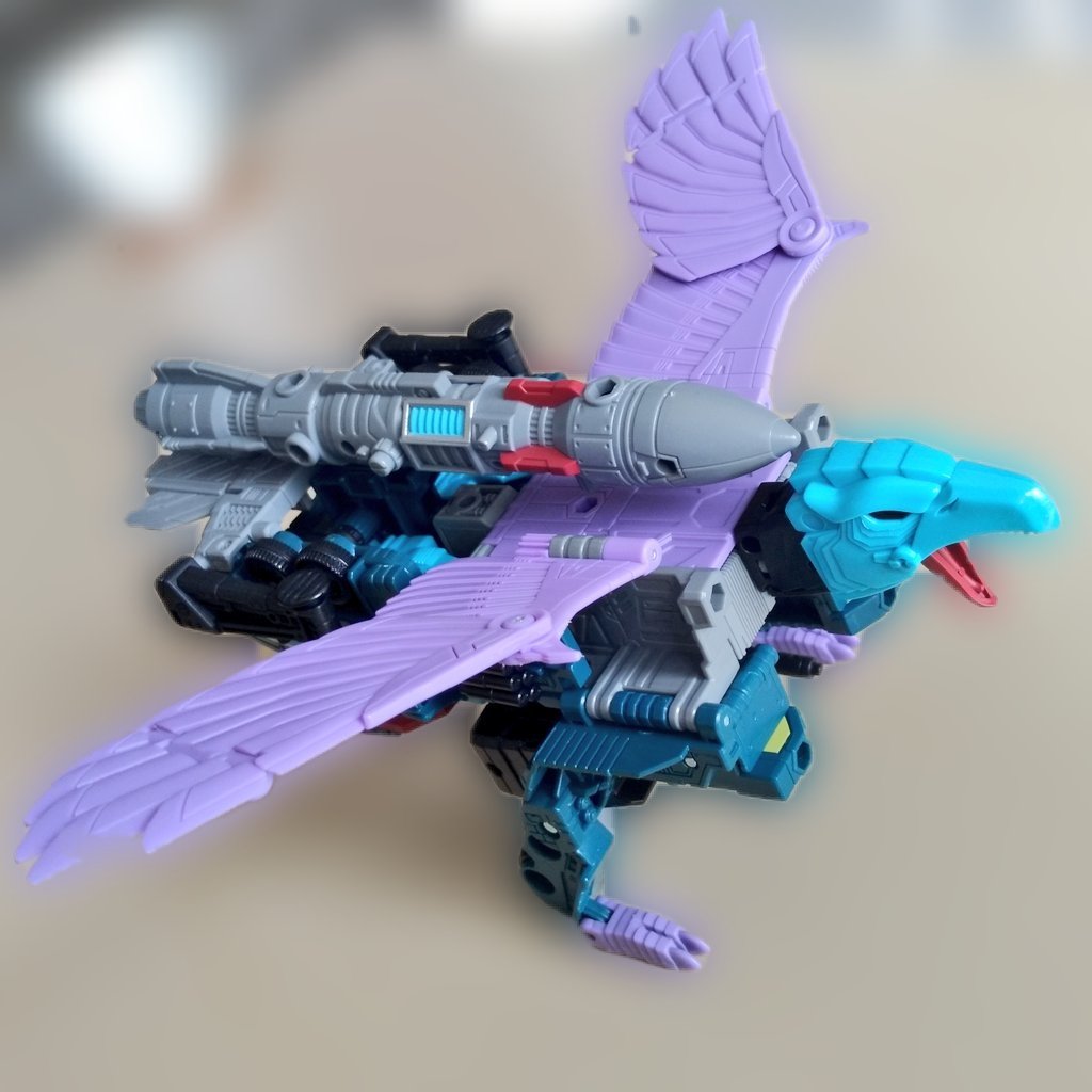 naztraverse's tweet image. An alternate mode of Earthrise Doubledealer I seldom transform him into. I could never get it right without referring to instructions. A Leader class triple-changer.

#doubledealer #transformers #naztraverse