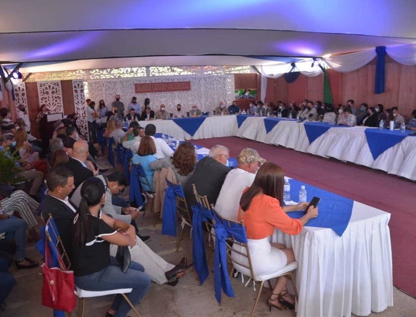 JLEONYARA's tweet photo. ¡YARACUY PUEDE! 💪🏻

Celebramos en esta Tierra de Unión y Trabajo la conformación del Bloque de Desarrollo Económico Centro - Occidental y la inauguración de la 1era Subasta Ganadera YARACUY 2021… Gracias a todos los productores y empresarios por creer y apostar a nuestro estado https://t.co/I6B1F8JfkO