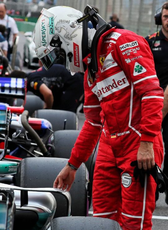 ArnelPoprenovi1's tweet photo. @racefansdotnet Vettel fingering other cars and never got into any trouble 😂
Either Mercedes getting desperate in their arguments, or FIA is a bunch of clowns https://t.co/g4pGkpiBFw