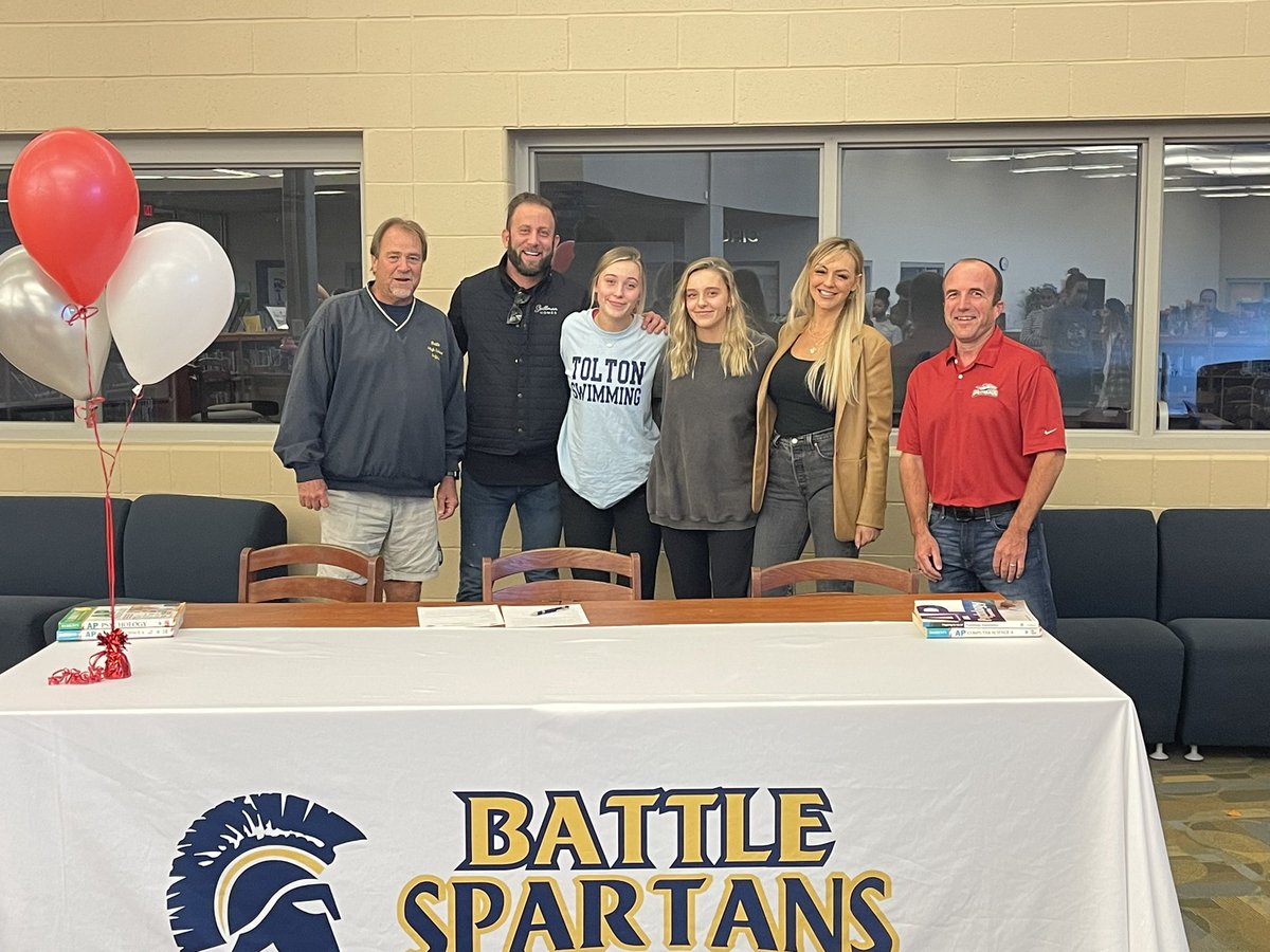 Congratulations to Brooklyn Spillman  for signing her letter of intent at Moberly Area Community College 🥎🥎!!! Let’s get it!