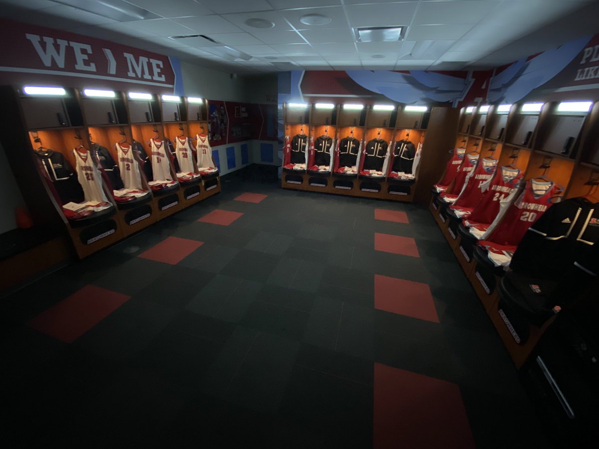 ahsgbmanagers's tweet photo. IT WAS AN EXCITING DAY!! New jerseyโs and warm ups are ๐ฅ. Grateful for this space and what makes the Arrowhead program so special!! #justmanagerthings #oneteam https://t.co/3knseMfG1c