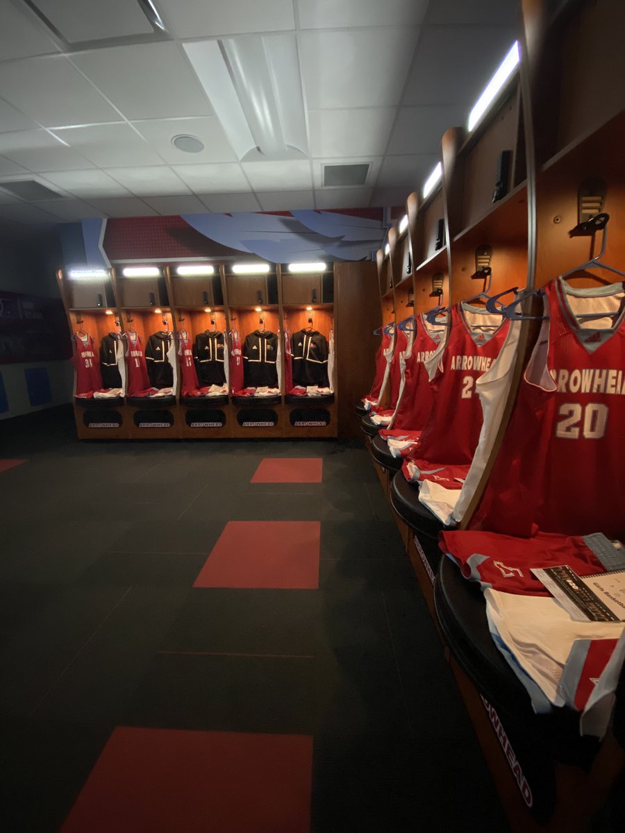 ahsgbmanagers's tweet photo. IT WAS AN EXCITING DAY!! New jerseyโs and warm ups are ๐ฅ. Grateful for this space and what makes the Arrowhead program so special!! #justmanagerthings #oneteam https://t.co/3knseMfG1c