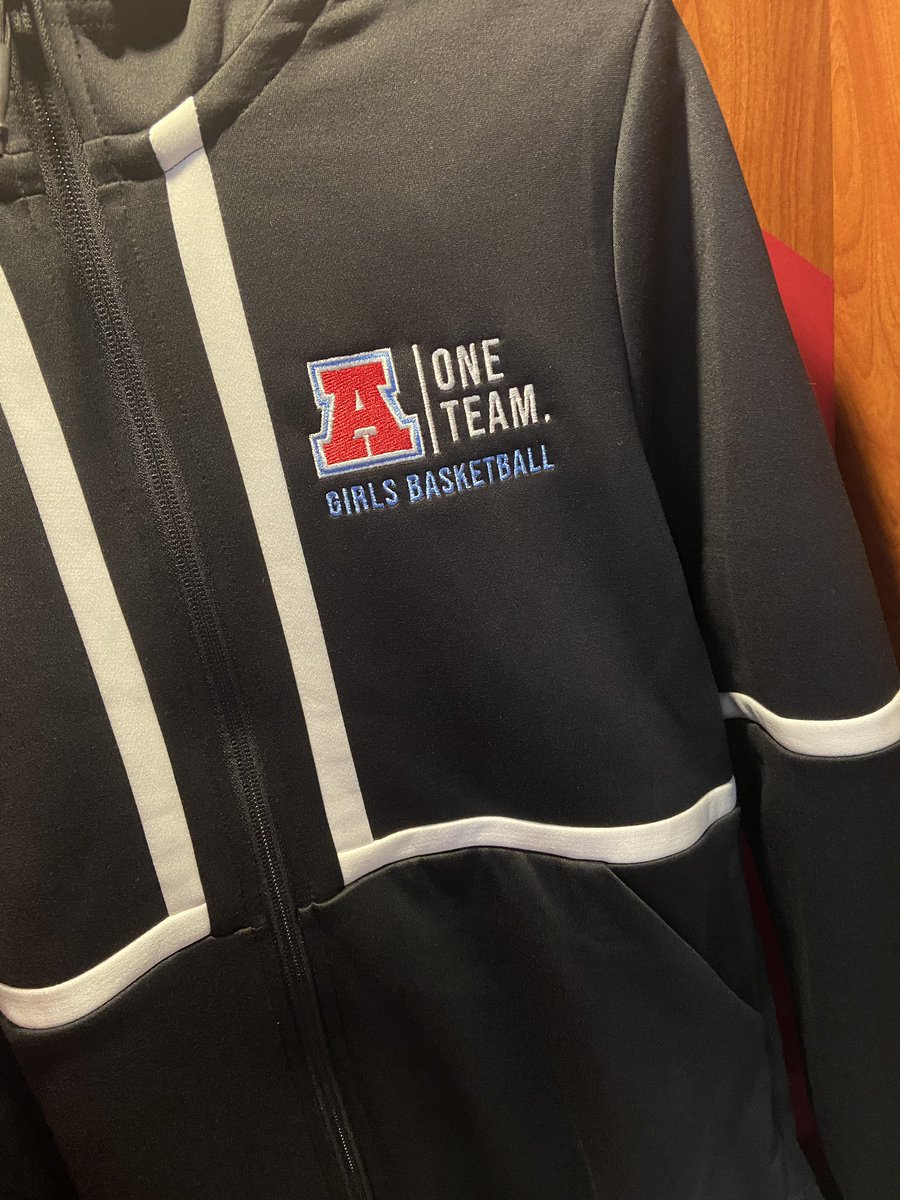 ahsgbmanagers's tweet photo. IT WAS AN EXCITING DAY!! New jerseyโs and warm ups are ๐ฅ. Grateful for this space and what makes the Arrowhead program so special!! #justmanagerthings #oneteam https://t.co/3knseMfG1c