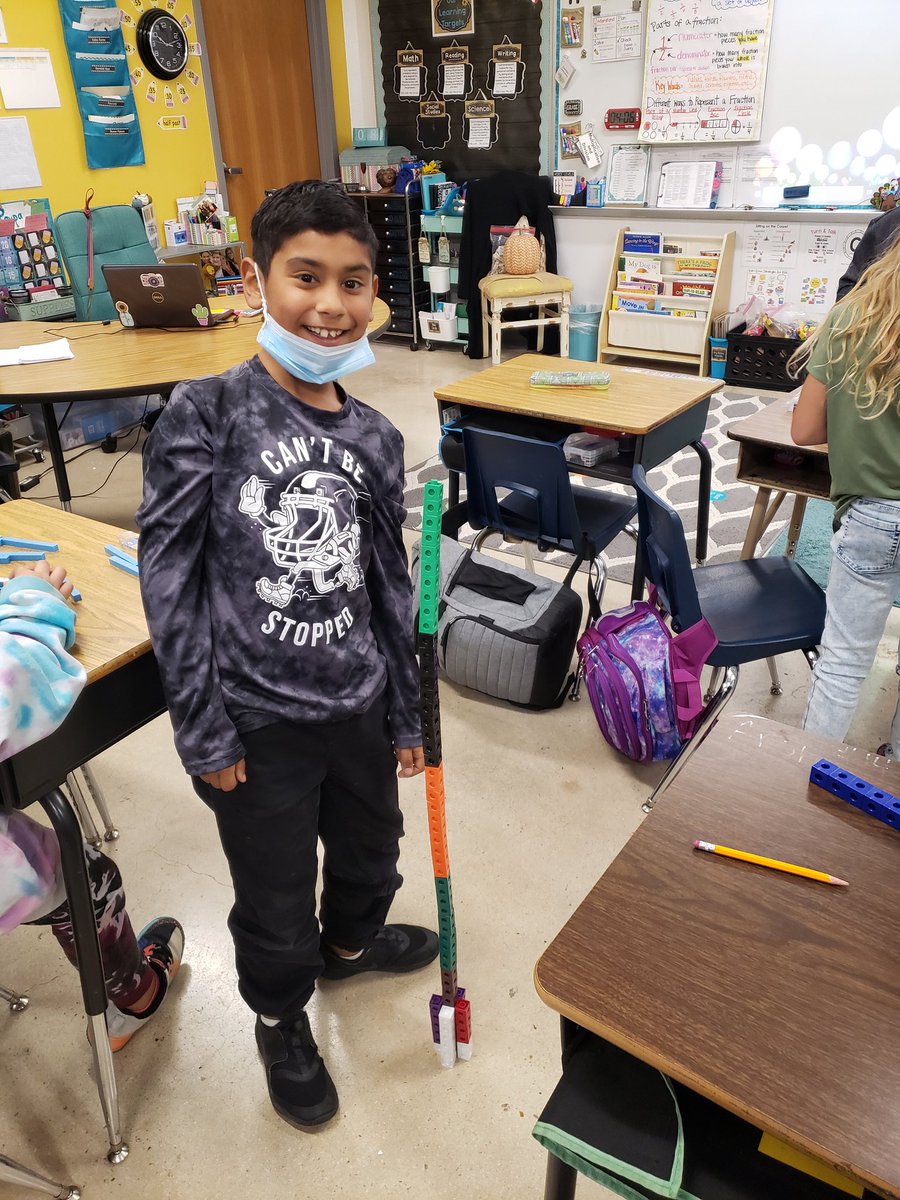 mrs_pompaclass's tweet photo. This week we learned about the affects of rapid changes caused by earthquakes 🌎, landslides ⛰, and volcanos 🌋! It was fun being the "earthquake". #pvlionpride #Pompa3rdgrade https://t.co/CnMrcdxpKx