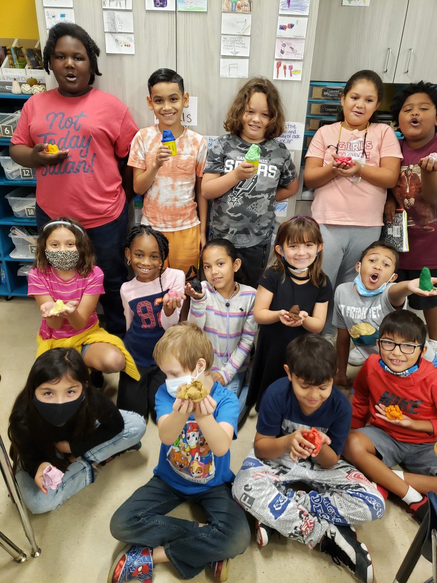 mrs_pompaclass's tweet photo. This week we learned about the affects of rapid changes caused by earthquakes 🌎, landslides ⛰, and volcanos 🌋! It was fun being the "earthquake". #pvlionpride #Pompa3rdgrade https://t.co/CnMrcdxpKx