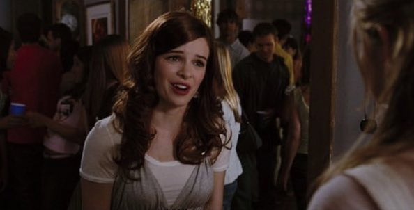 comfrtdanielle's tweet photo. danielle panabaker as phoebe north 🌺 (movie: yours, mine, and ours) @dpanabaker https://t.co/bWSkusBv7p