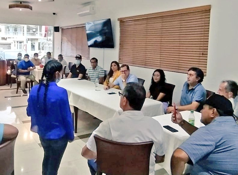 JCFuturoEc's tweet photo. Nuestros delegados estuvieron presentes en una reunión junto a @rabascallcarlos y dirigentes de organizaciones políticas en #Guayaquil. Los jóvenes seguimos construyendo el camino que nos lleve a un país justo y equitativo.

#SeTrataDeTodos @AdriRiveraPena @halison_m https://t.co/6KkB983ume