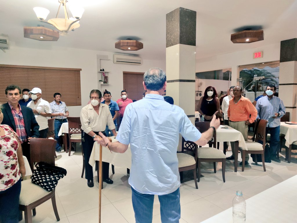 JCFuturoEc's tweet photo. Nuestros delegados estuvieron presentes en una reunión junto a @rabascallcarlos y dirigentes de organizaciones políticas en #Guayaquil. Los jóvenes seguimos construyendo el camino que nos lleve a un país justo y equitativo.

#SeTrataDeTodos @AdriRiveraPena @halison_m https://t.co/6KkB983ume