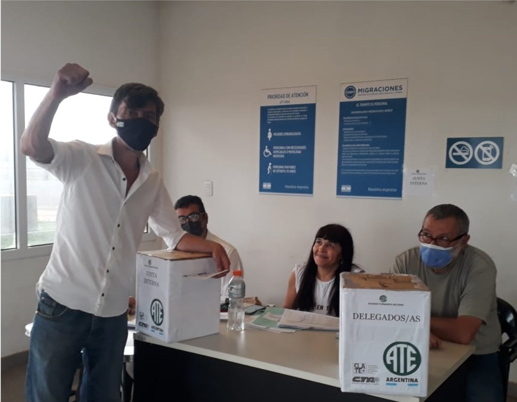 atemigraciones's tweet photo. Felicitamos a los trabajadores 
y trabajadoras de Migraciones Posadas por el alto grado de participación en la elección del día de hoy. Así mismo destacamos el nuevo triunfo de la lista Verde y Blanca en la elección de Junta Interna y a Martín Ayala su Secretario General !!! https://t.co/a8Hsh7KcVc