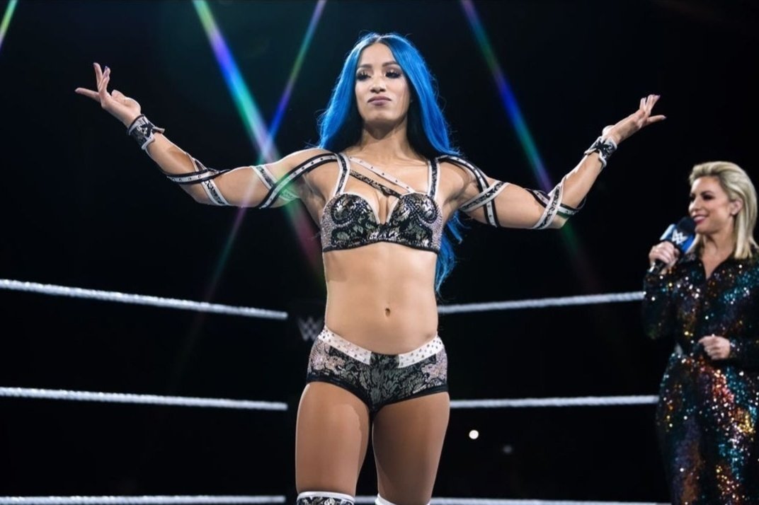 thelegitserena's tweet photo. CAPTAIN BANKS🔥 #SmackDown https://t.co/gttZKTolIs