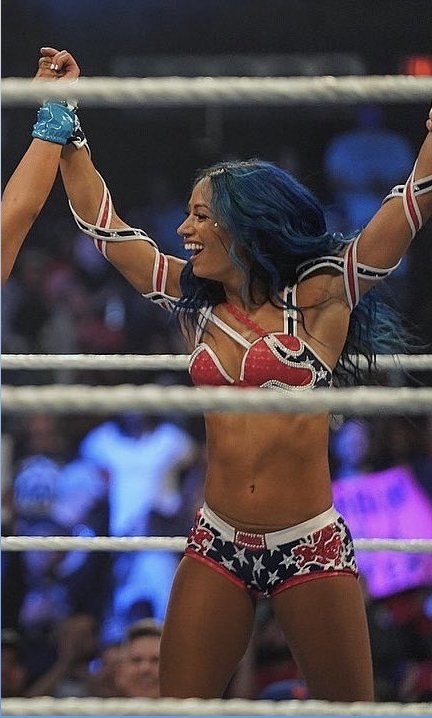 thelegitserena's tweet photo. CAPTAIN BANKS🔥 #SmackDown https://t.co/gttZKTolIs