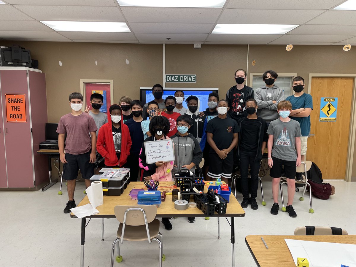 Diaz_STEMbotics's tweet photo. So happy to be the recipient of the Arts Education Impact Grant through @Fdn4OCPS. We will create our makerspace where students can create, problem solve, and develop skills, with the opportunity to explore their intersect with creative projects. https://t.co/tpF2z7iPw9