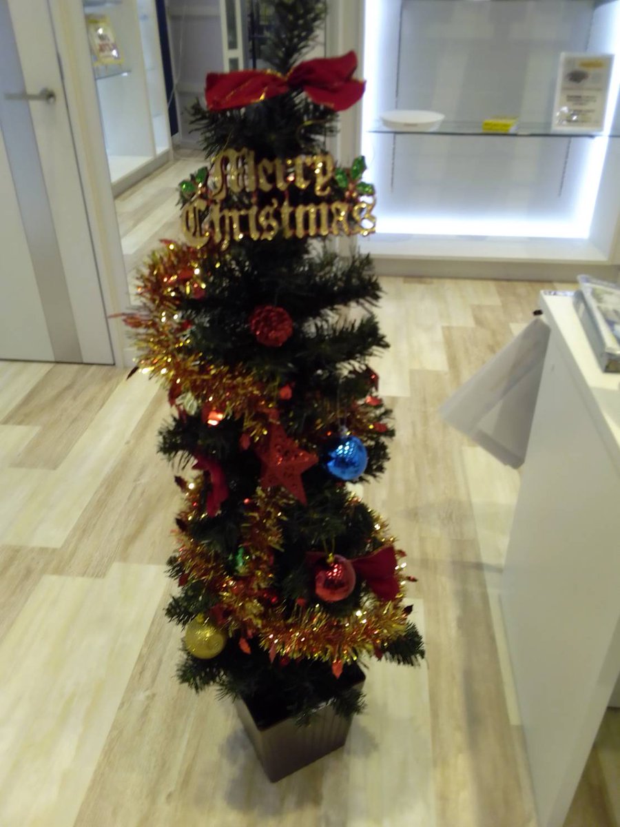 goldexmobile_k's tweet photo. あと一ヵ月もすればクリスマスですね～🎅🎄
ゴルモバでは一足お先にクリスマス装飾始めました！
これからどんどんクリスマスカラーを増やして
いきますのでその成長を是非一緒に見てって下さい☺️

＃ミニオン　＃クリスマス　＃ゴルモバ　＃格安SIM https://t.co/Z0ycwWsX5c