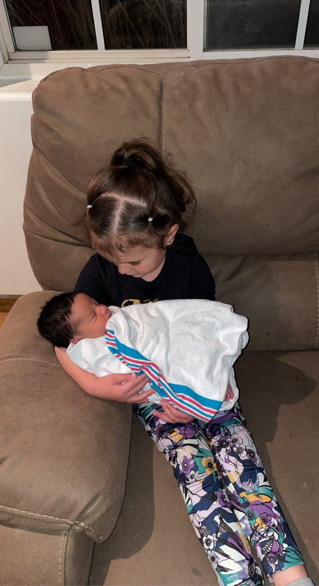 CassandraElisa's tweet photo. My girl is a week old. 😭❤️ https://t.co/ufpx5zy16G