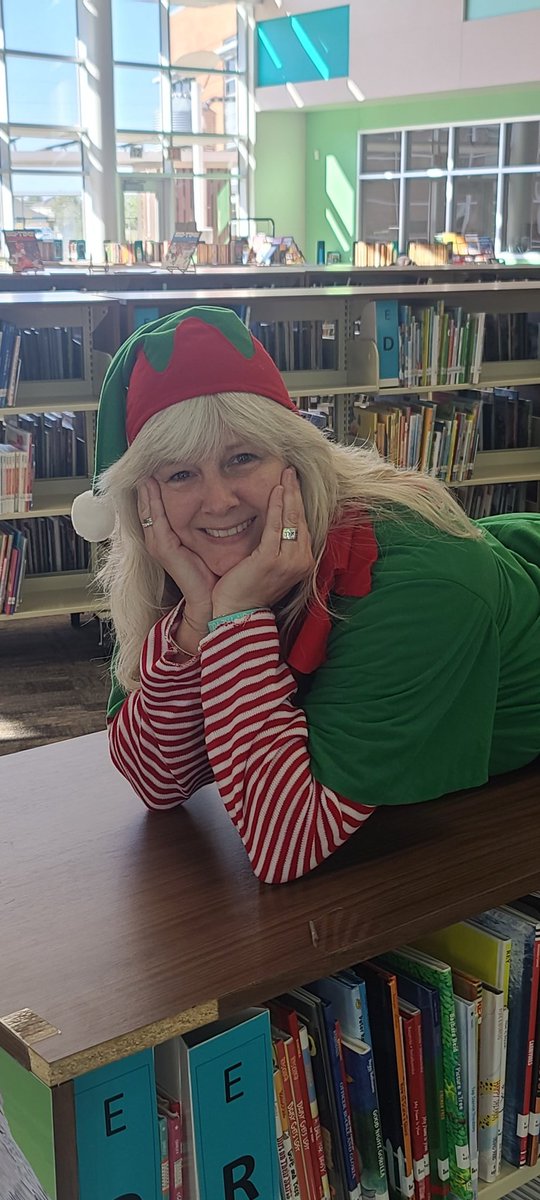 WoodardCFISD's tweet photo. Kindergarten is learning about fables and fairy tales as @sunshinedomer The Little Red Hen and @suebrenz as Peppermint from The Elves &amp; The Shoemaker close out this week!  @CyFairISD #BringingOutTheBest in our students! https://t.co/mytKwYmHIF
