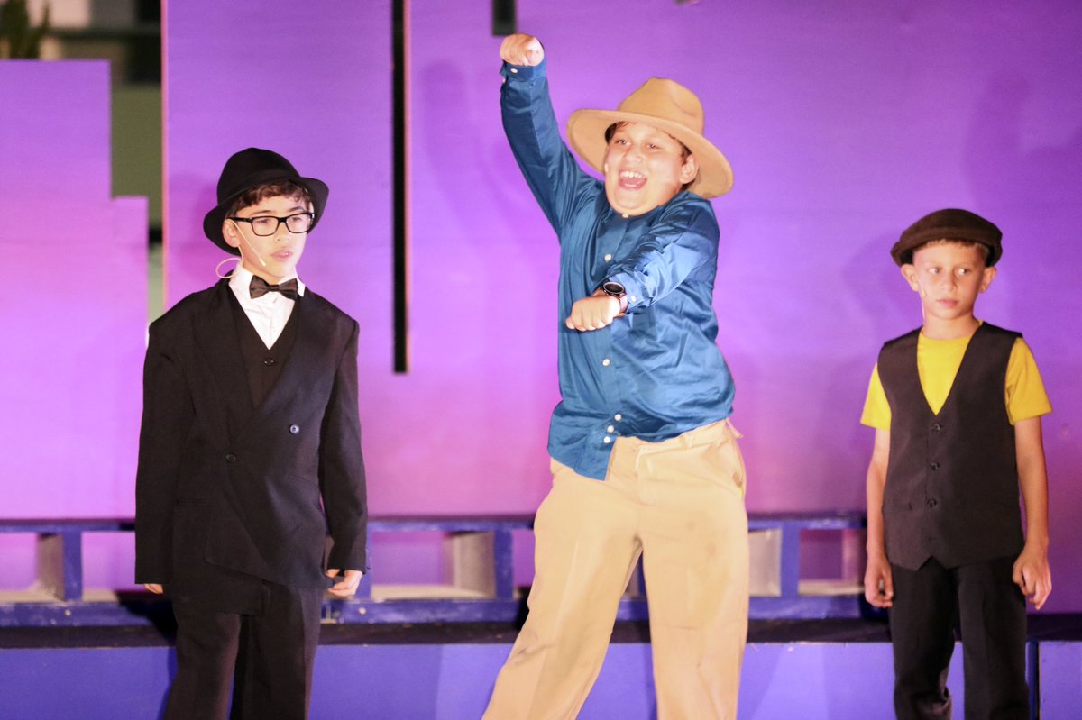 MillerpPaul's tweet photo. Heartwarming performance of Singing in the Rain by NB Lower School Theater students tonight. Catch the final show tomorrow at 7pm! @NBFineArts @NBPSEagles https://t.co/eAQCBnSVew