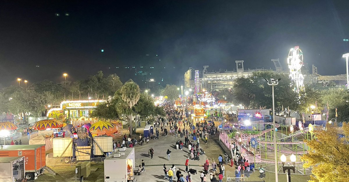 JAXChamber's tweet photo. Happy Friday, Jacksonville! Last weekend for @jaxfair’s #backtothefun. Don’t miss out on all the live music, rides and fair food. #ilovejax https://t.co/rwq5dsLKrS