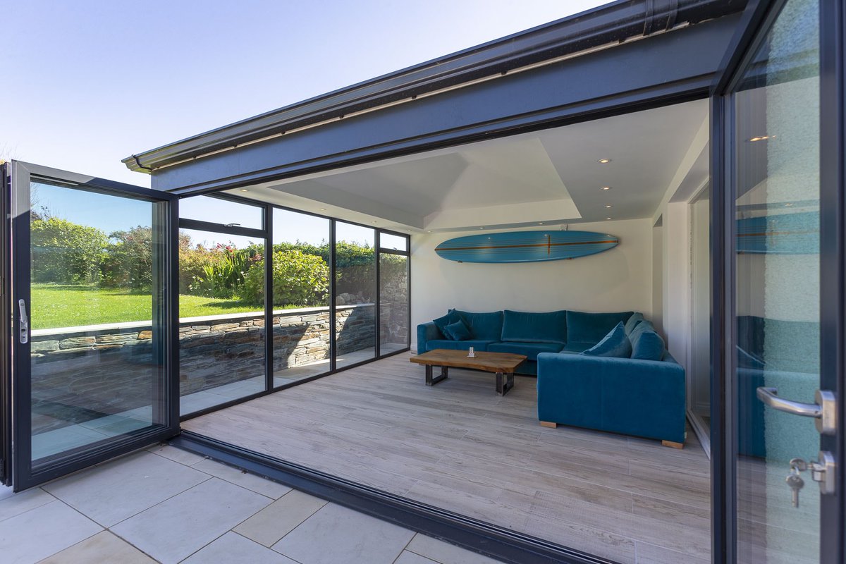 BudeWindows tweet media