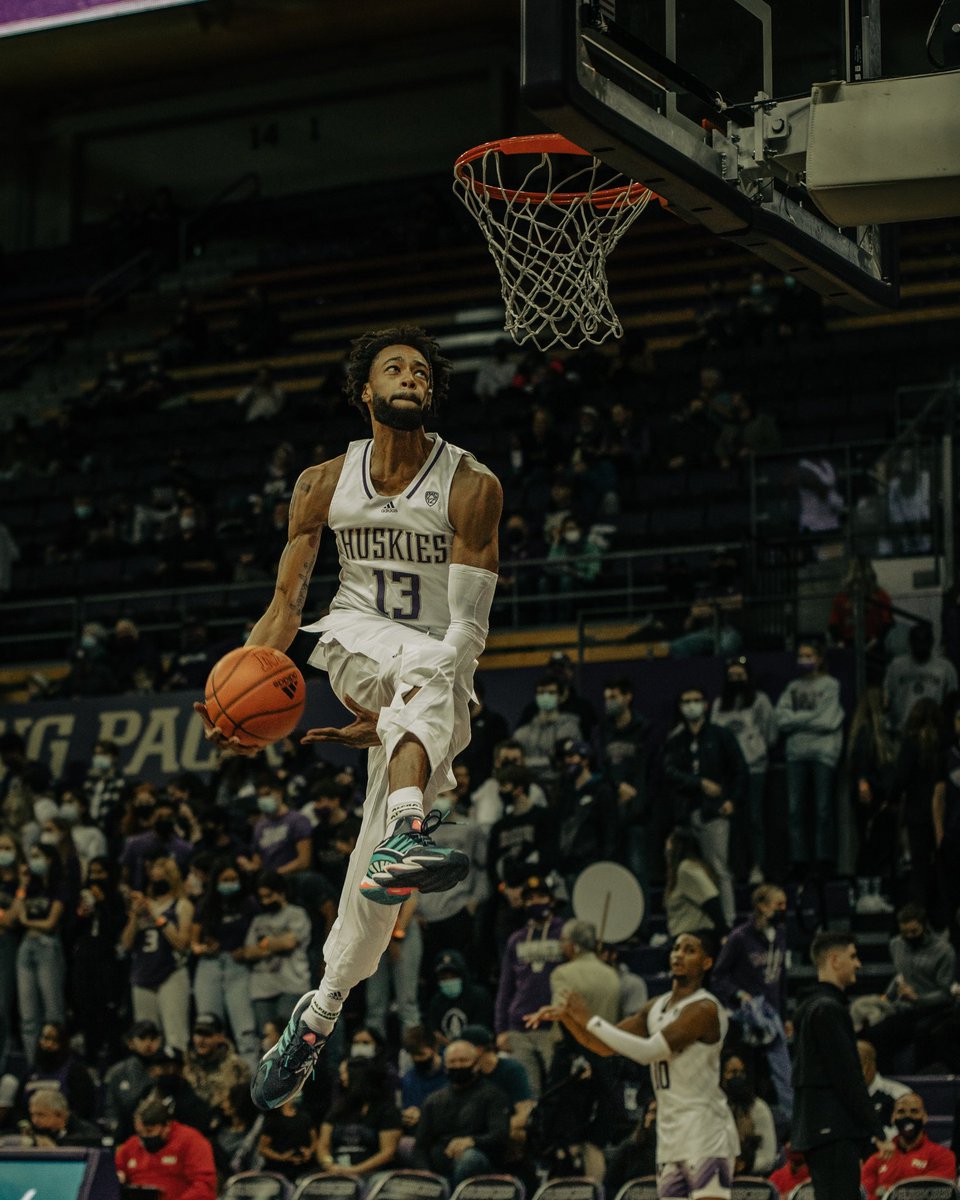 marksummer_'s tweet photo. UW Huskies vs NIU Huskies. Shot for @thedaily @UWDailySports https://t.co/WjDDsKPnN0